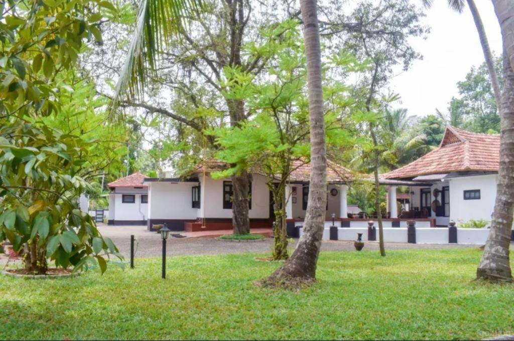 Brookside Heritage Homestay Kumarakom Buitenkant foto